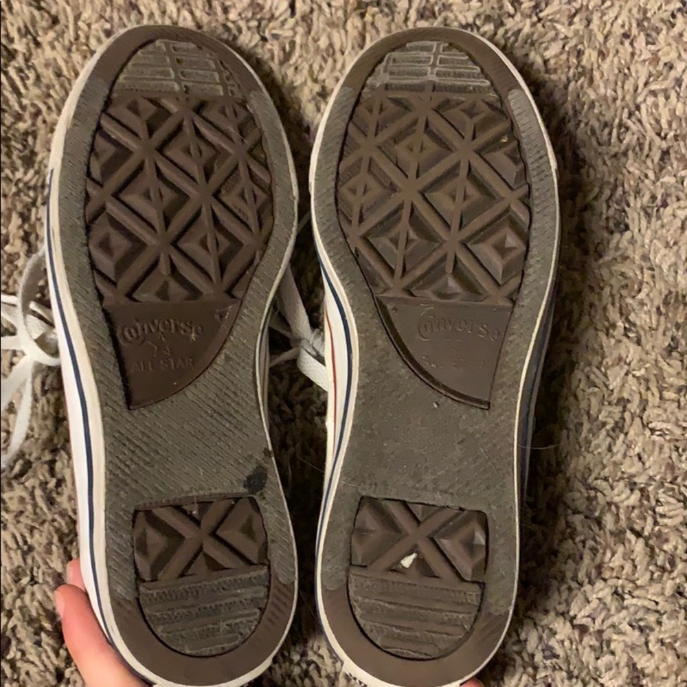 Women’s white converse size 7 - Picture 3 of 7